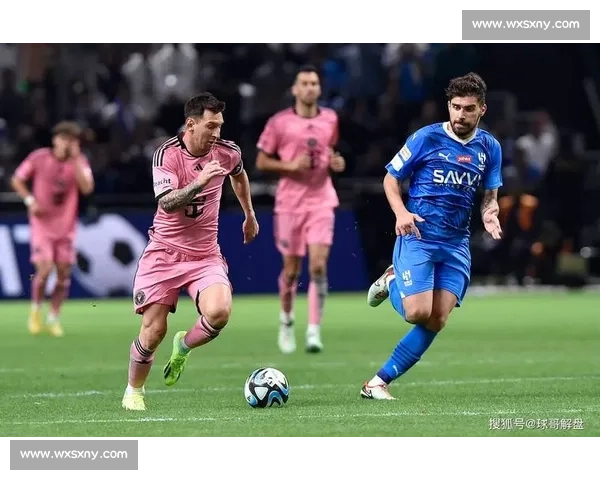 曼城世俱杯首战备战训练：新援谢尔基、赖因德斯合练亮相